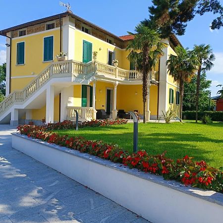 B&B Villa Preziosa Lago Maggiore Lesa Bagian luar foto