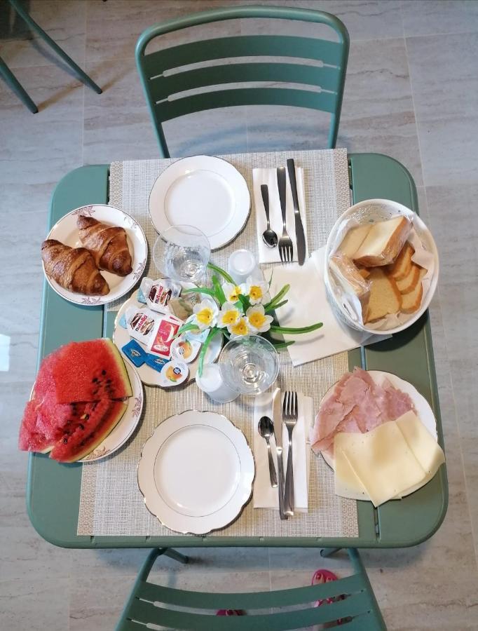 B&B Villa Preziosa Lago Maggiore Lesa Bagian luar foto