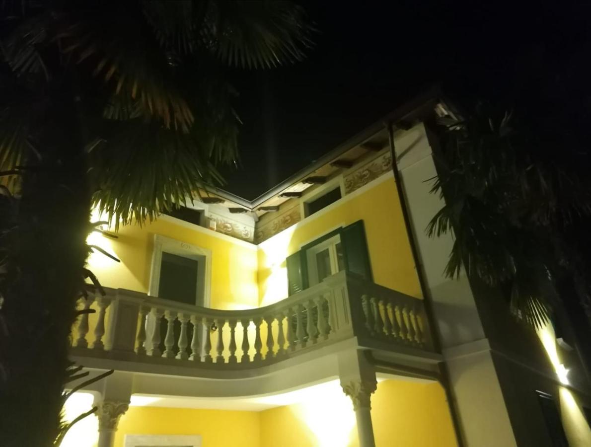 B&B Villa Preziosa Lago Maggiore Lesa Bagian luar foto