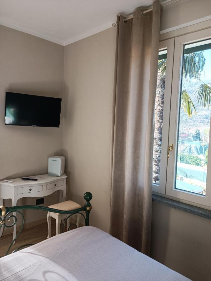 B&B Villa Preziosa Lago Maggiore Lesa Bagian luar foto