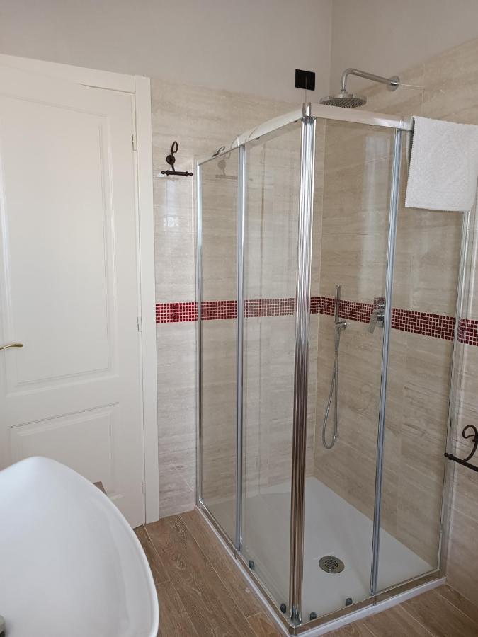B&B Villa Preziosa Lago Maggiore Lesa Bagian luar foto