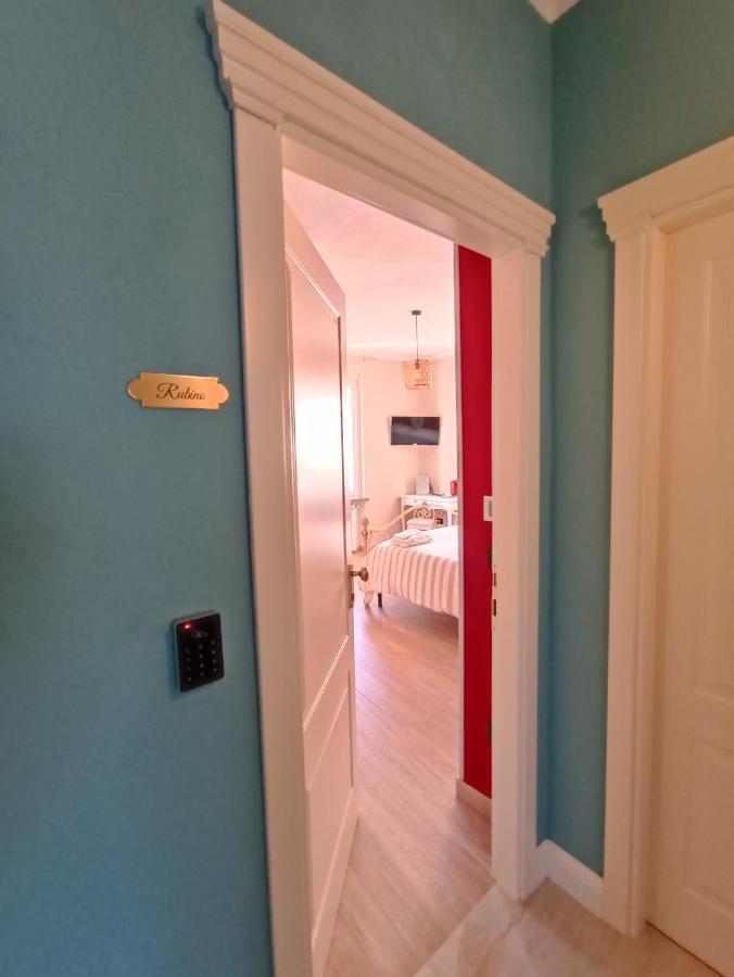 B&B Villa Preziosa Lago Maggiore Lesa Bagian luar foto
