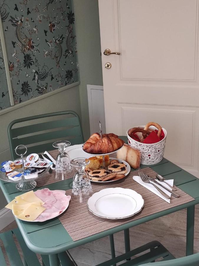 B&B Villa Preziosa Lago Maggiore Lesa Bagian luar foto