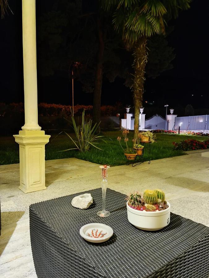 B&B Villa Preziosa Lago Maggiore Lesa Bagian luar foto