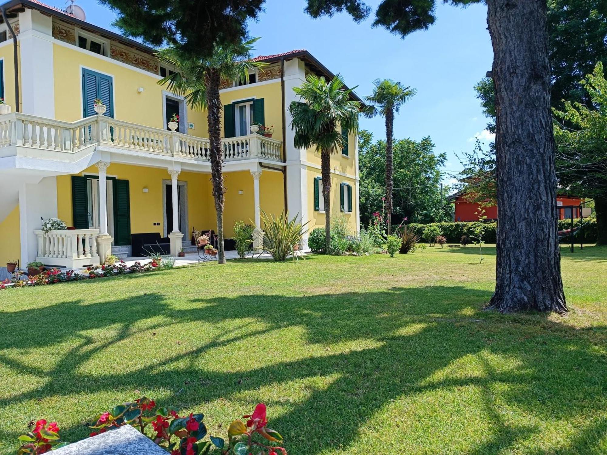 B&B Villa Preziosa Lago Maggiore Lesa Bagian luar foto