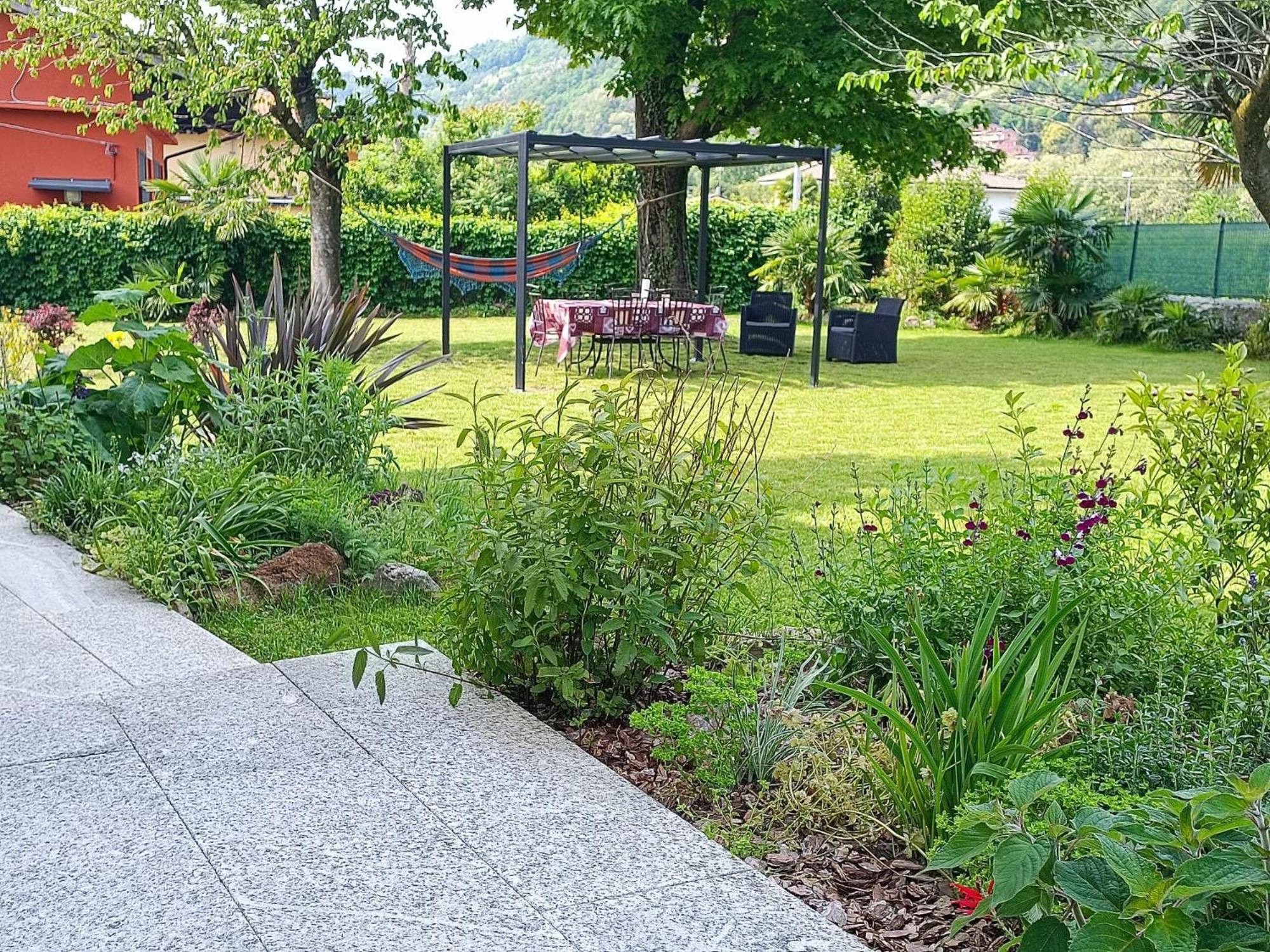 B&B Villa Preziosa Lago Maggiore Lesa Bagian luar foto