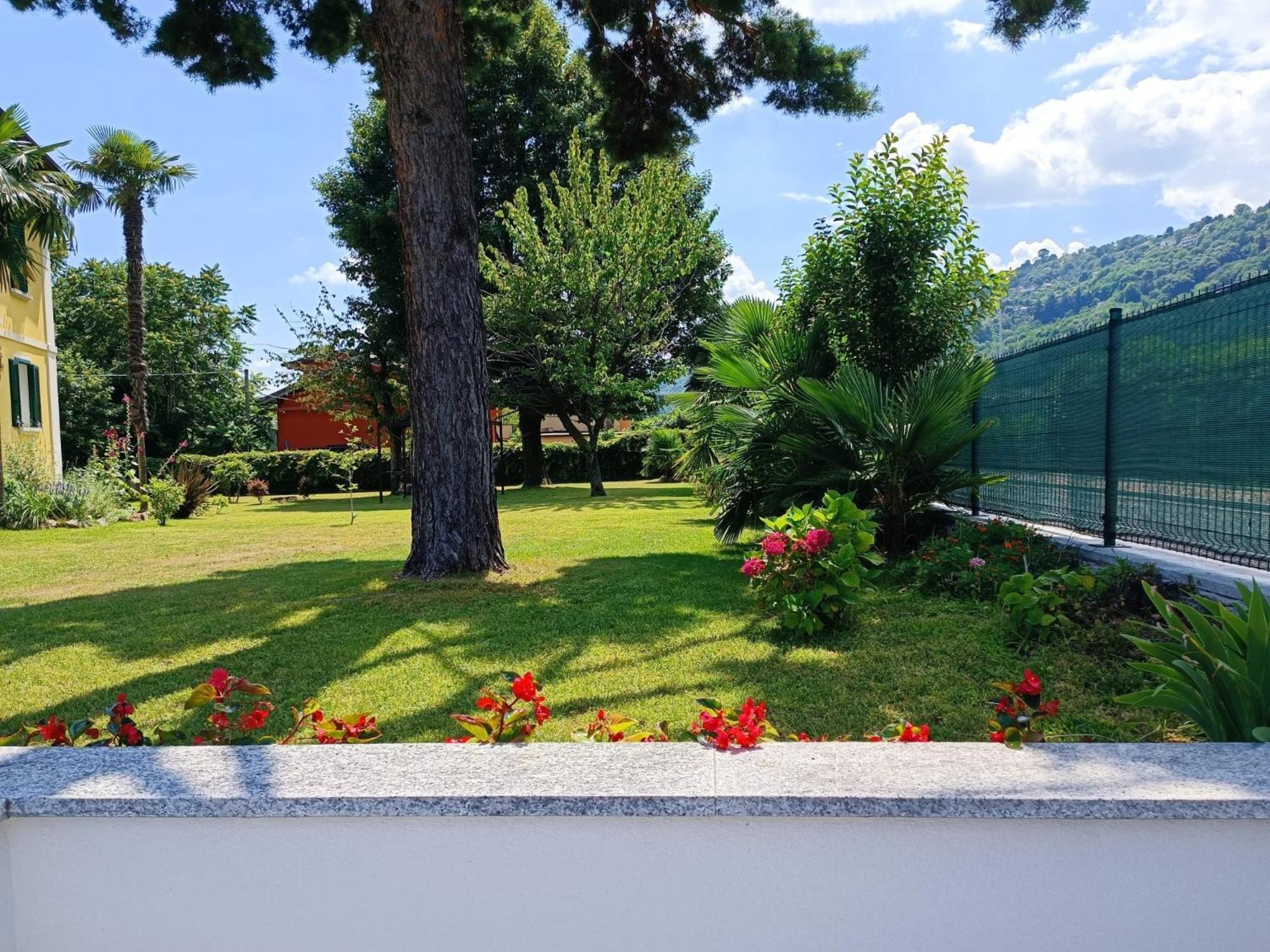 B&B Villa Preziosa Lago Maggiore Lesa Bagian luar foto