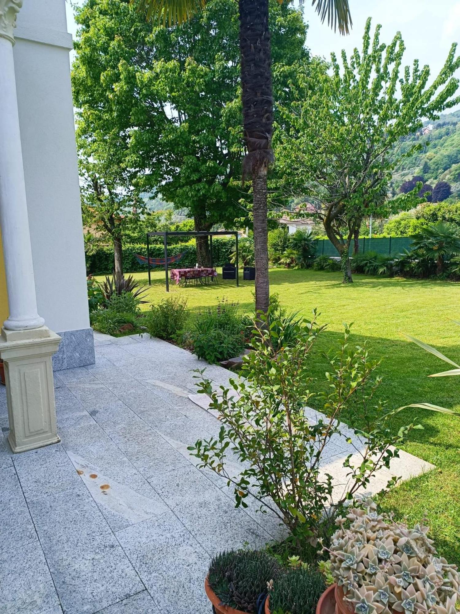 B&B Villa Preziosa Lago Maggiore Lesa Bagian luar foto