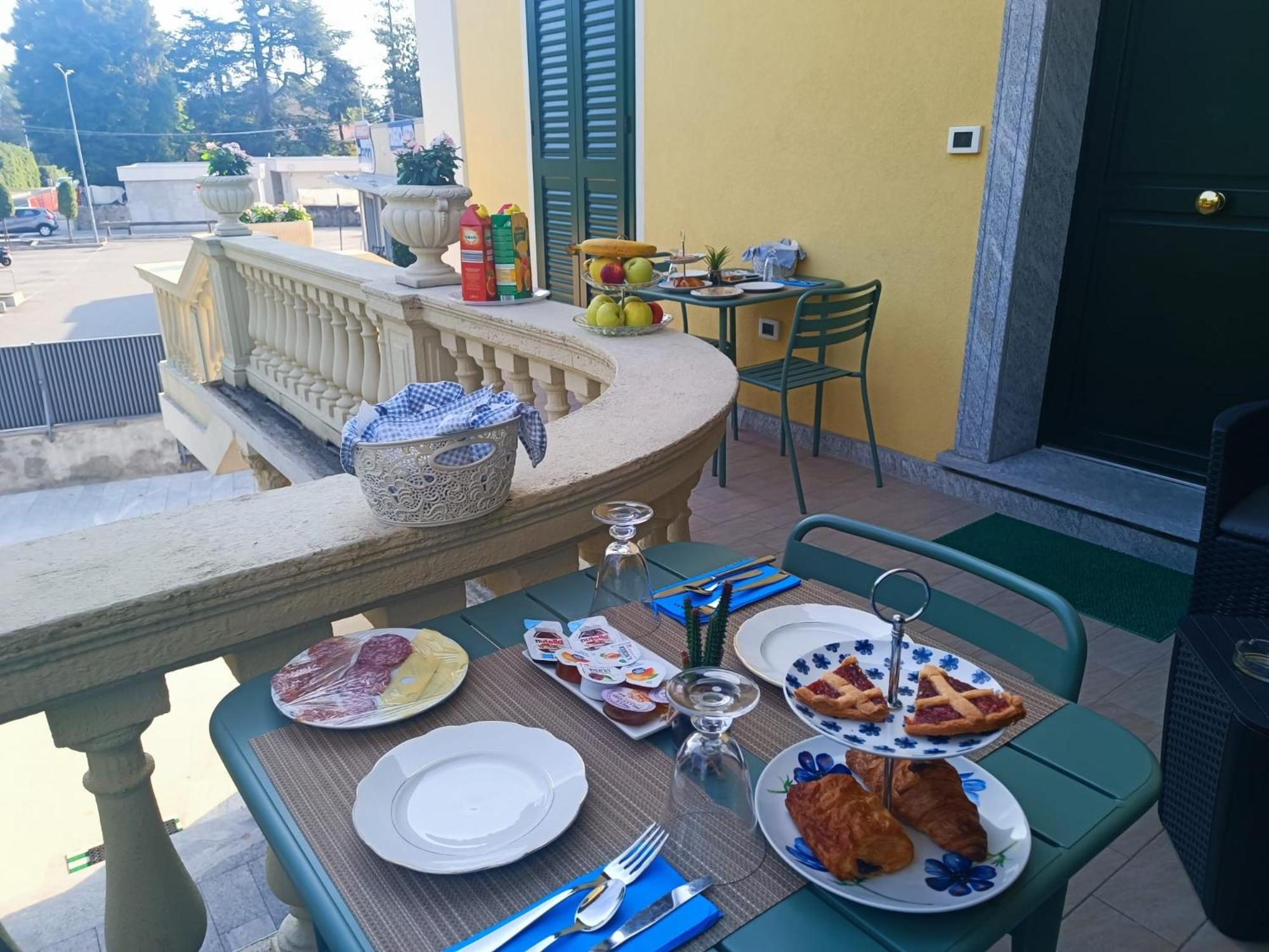 B&B Villa Preziosa Lago Maggiore Lesa Bagian luar foto