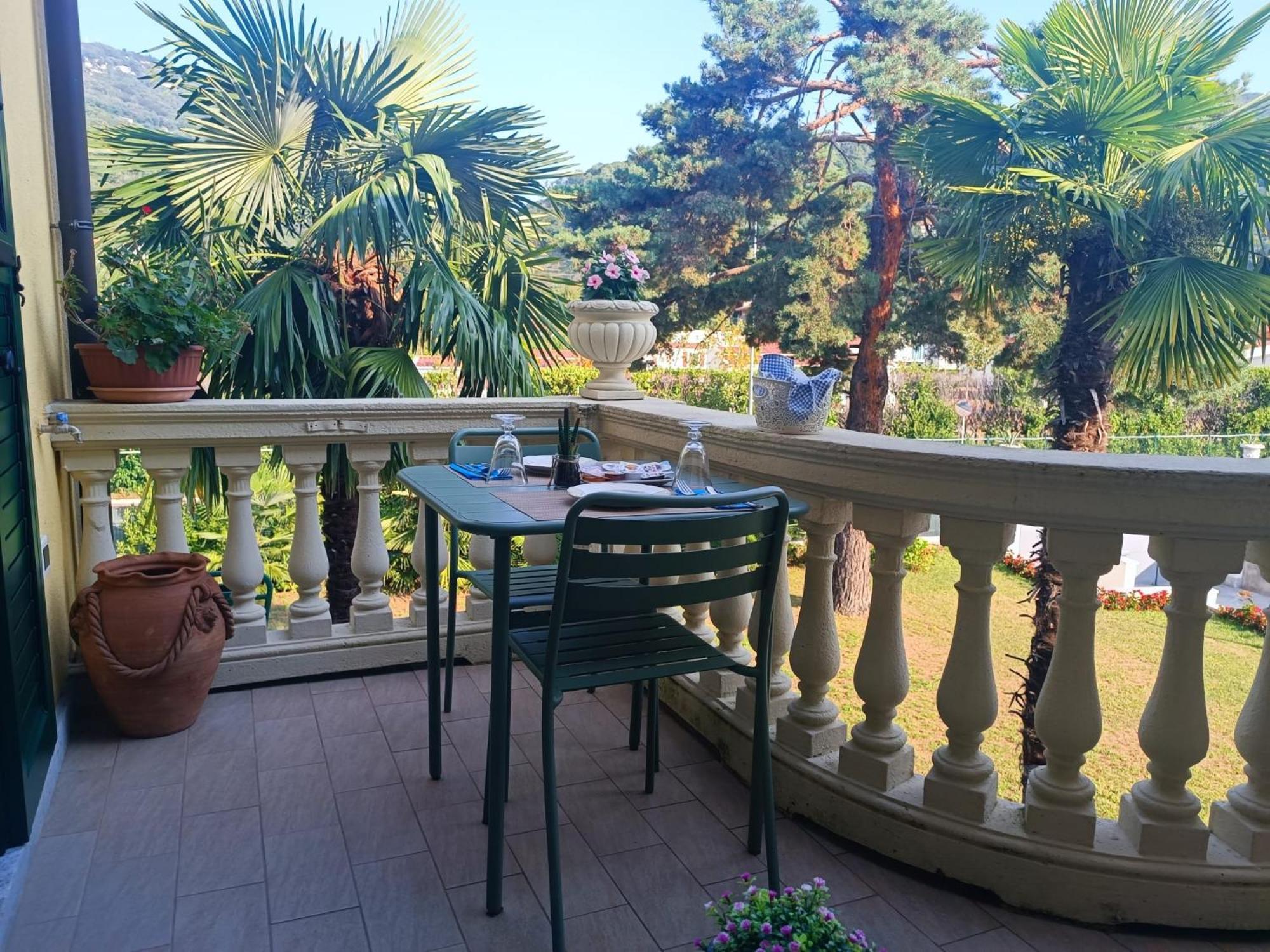 B&B Villa Preziosa Lago Maggiore Lesa Bagian luar foto