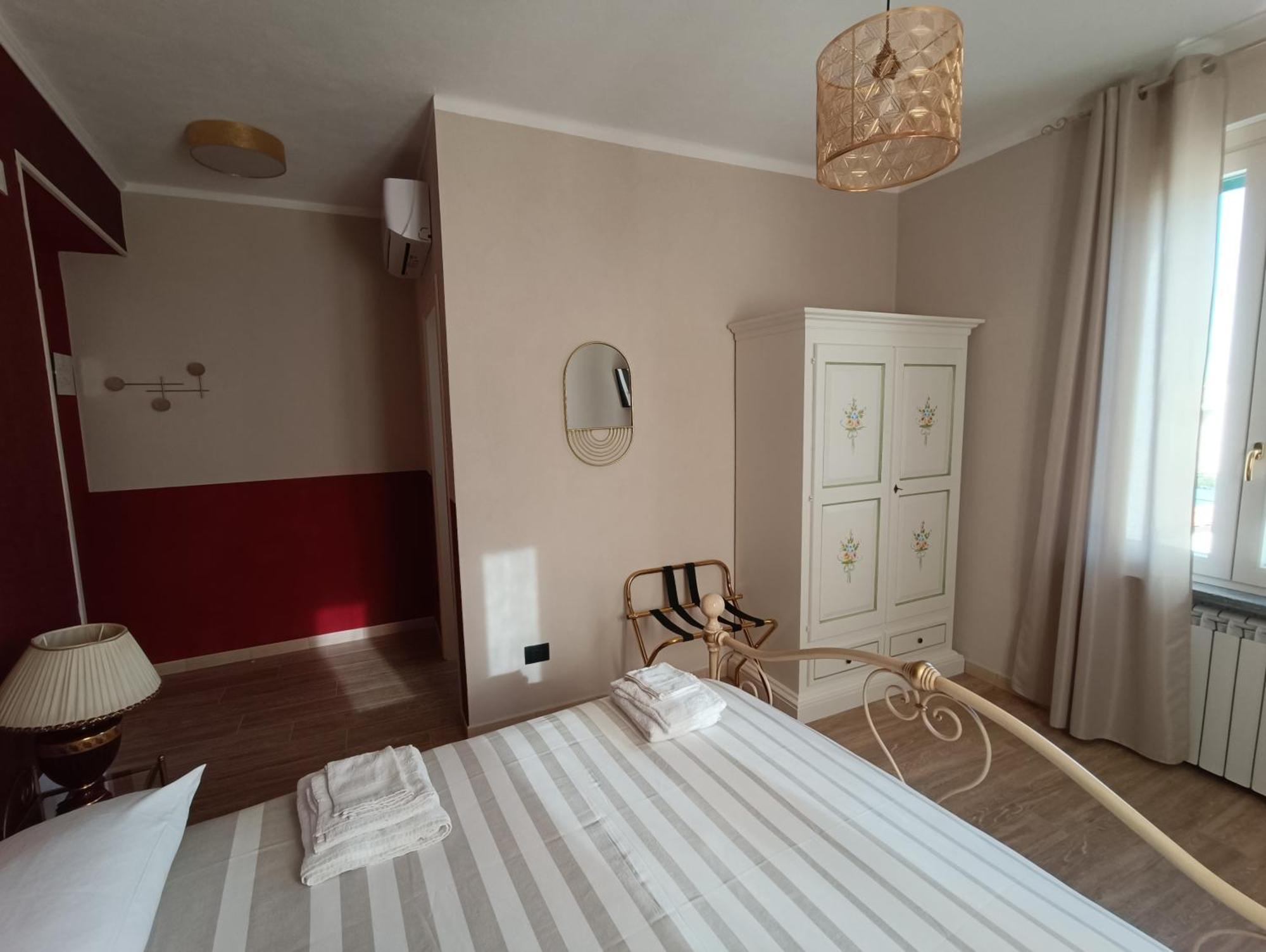 B&B Villa Preziosa Lago Maggiore Lesa Ruang foto